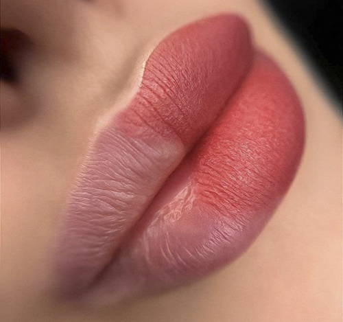 مراقبت‌های قبل و بعد از شیدینگ لب برای جلوگیری از تغییر رنگ ناخواسته